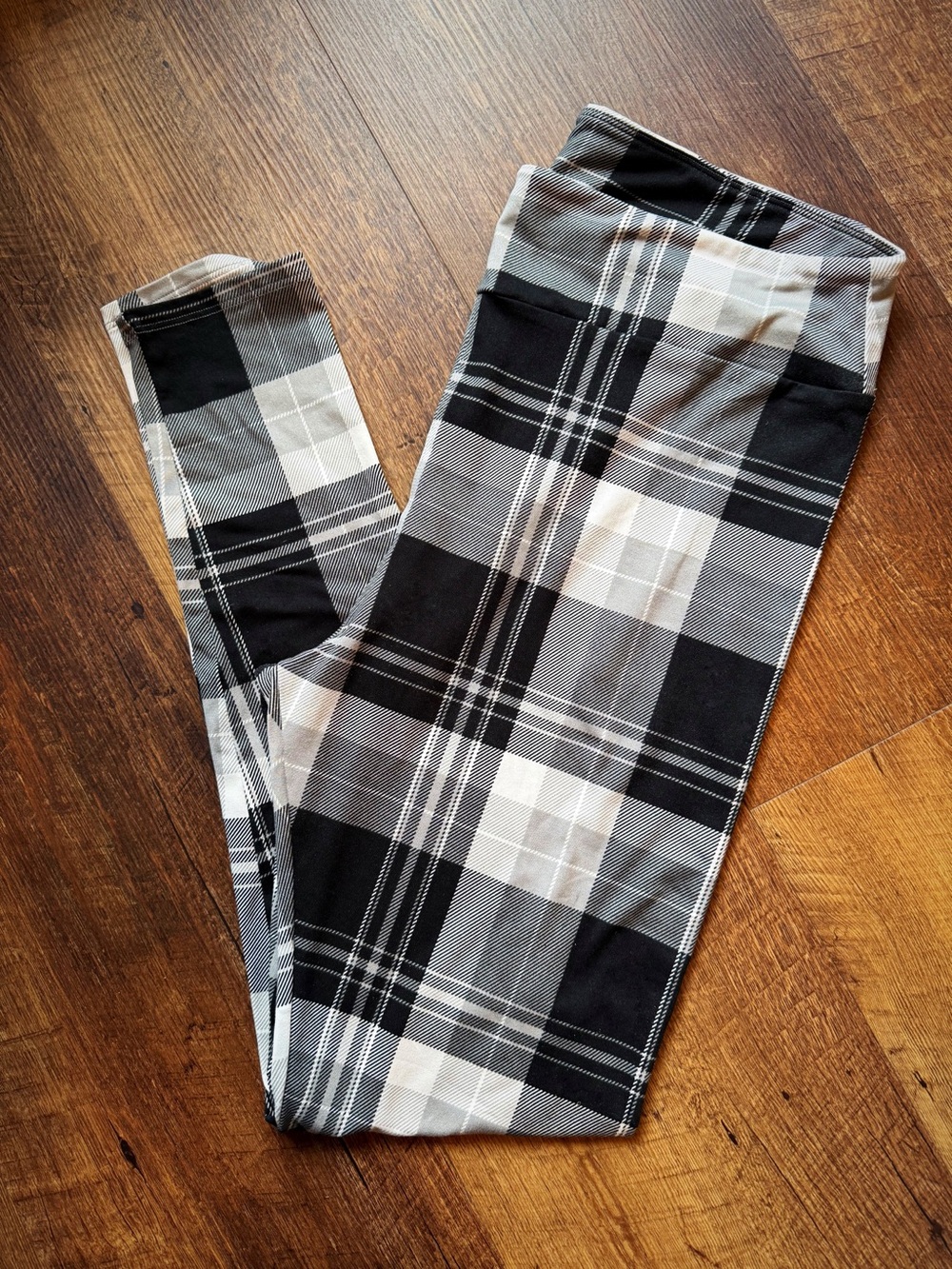 LuLaRoe Black & White Plaid Leggings